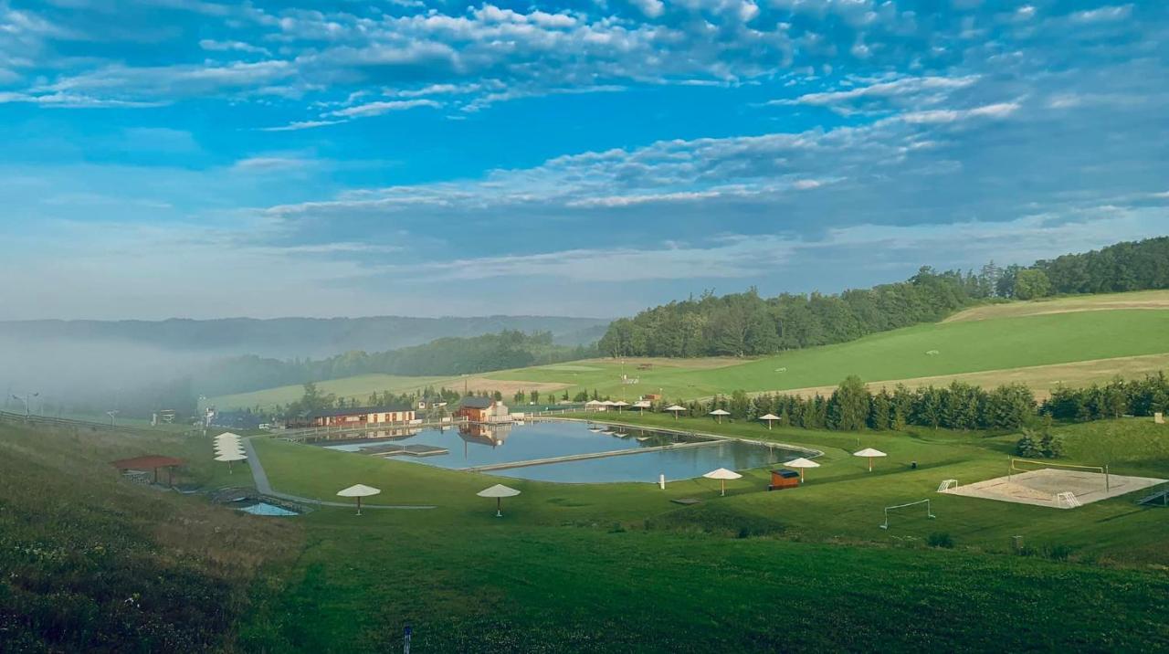 Heipark Tosovice Hotell Eksteriør bilde